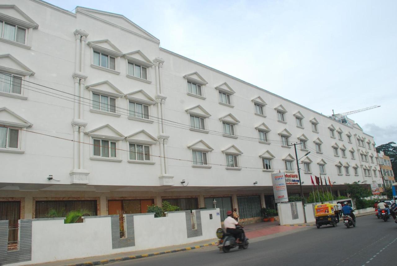 Parijatha Gateway Hotel Bangalore Bagian luar foto