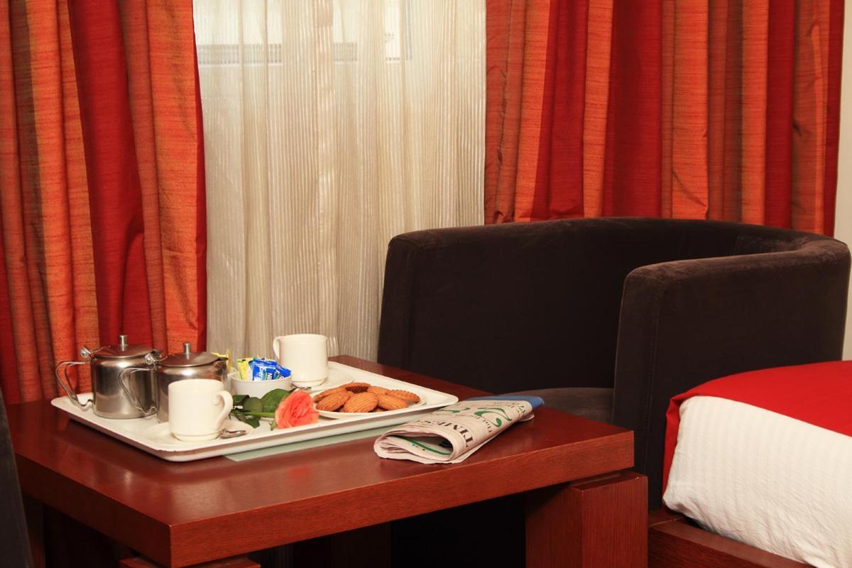 Parijatha Gateway Hotel Bangalore Bagian luar foto