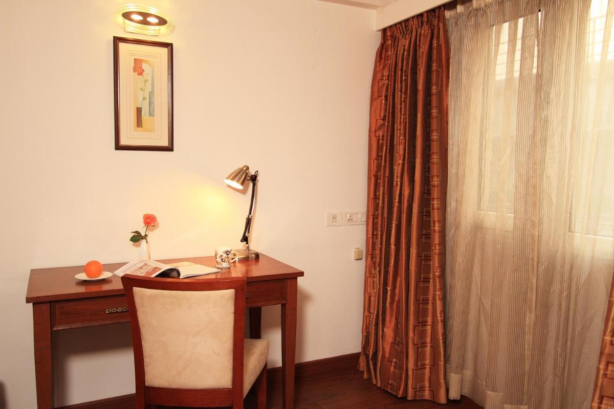 Parijatha Gateway Hotel Bangalore Bagian luar foto