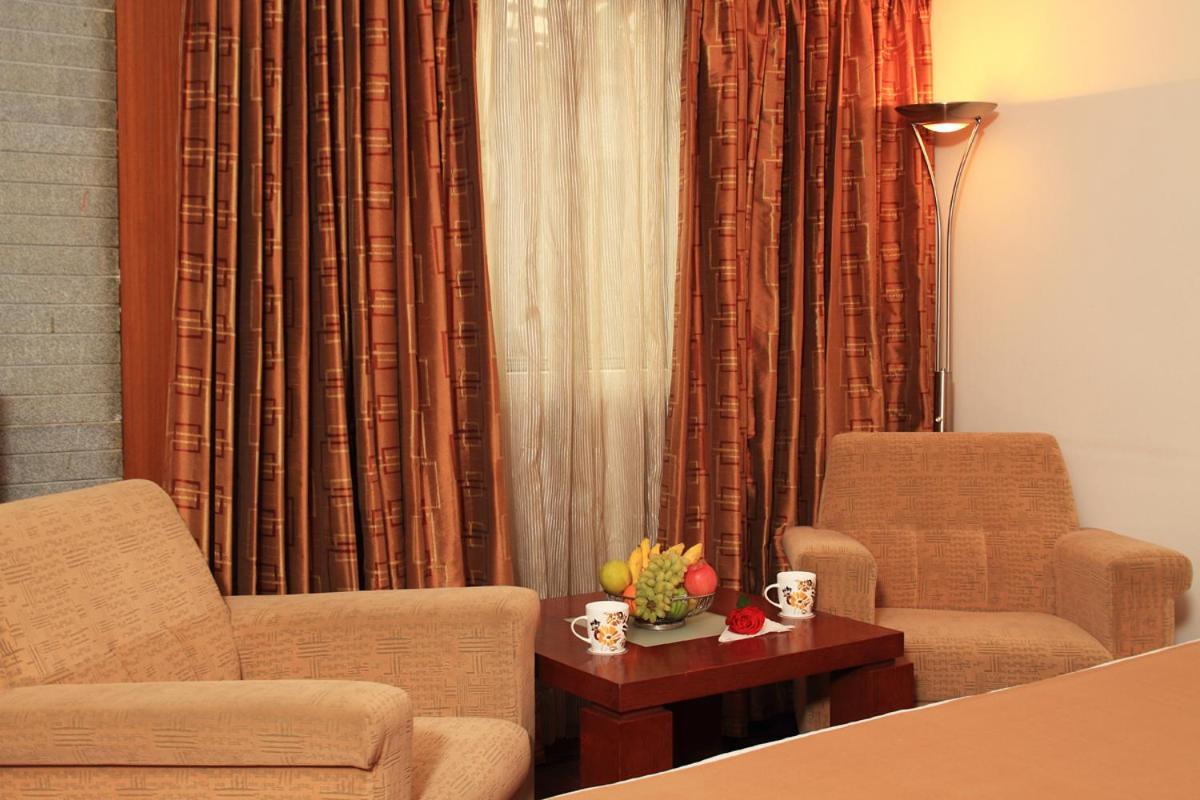 Parijatha Gateway Hotel Bangalore Bagian luar foto