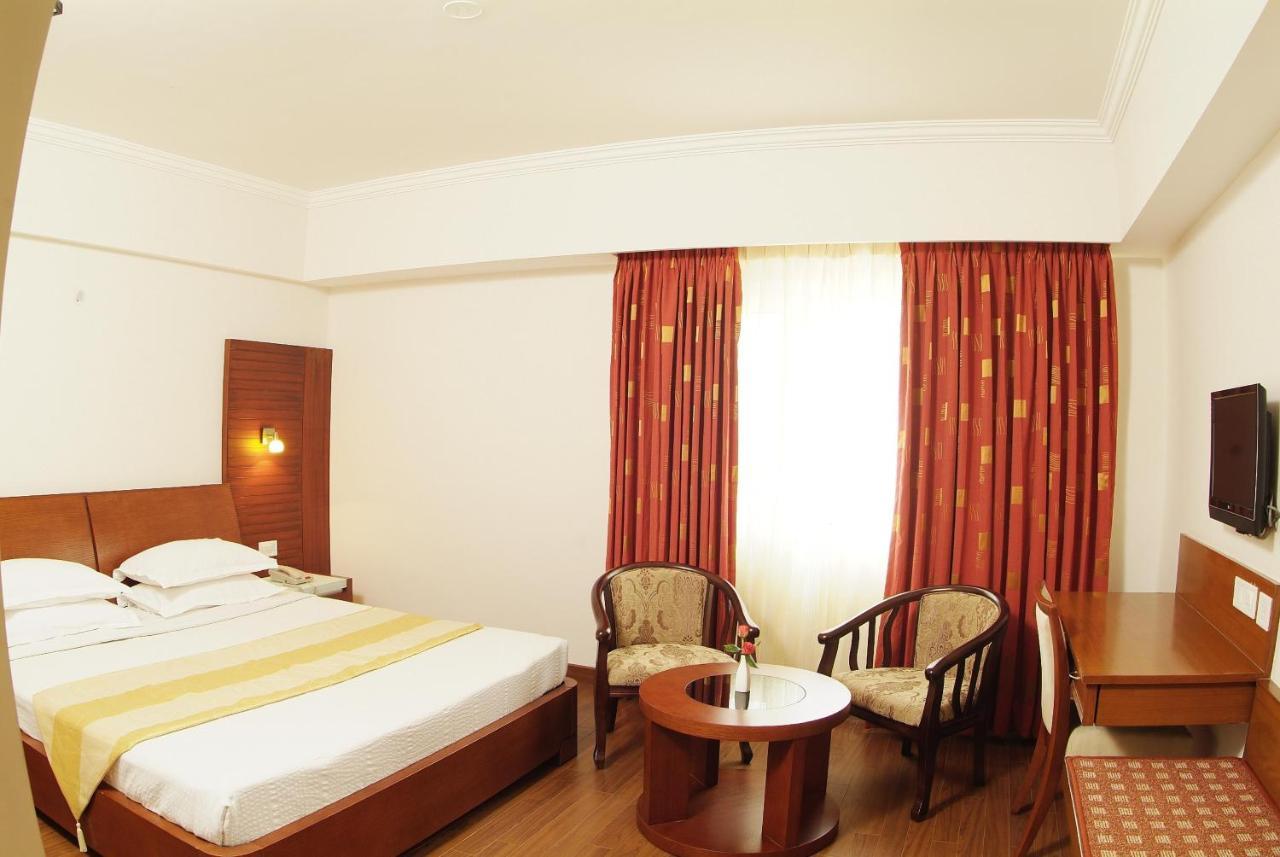 Parijatha Gateway Hotel Bangalore Bagian luar foto