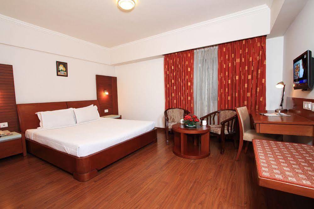 Parijatha Gateway Hotel Bangalore Bagian luar foto
