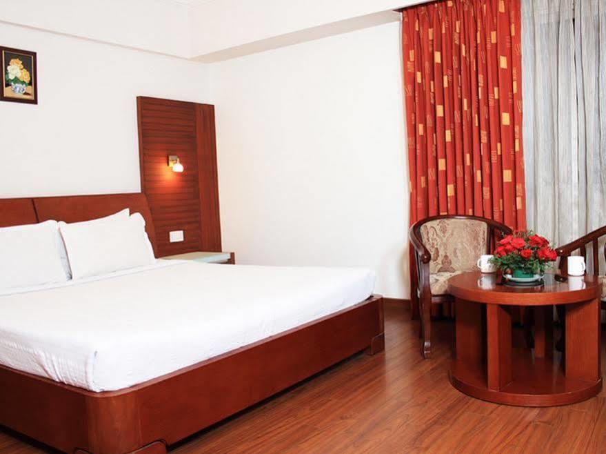 Parijatha Gateway Hotel Bangalore Bagian luar foto