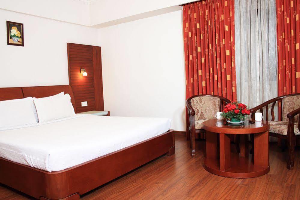 Parijatha Gateway Hotel Bangalore Bagian luar foto
